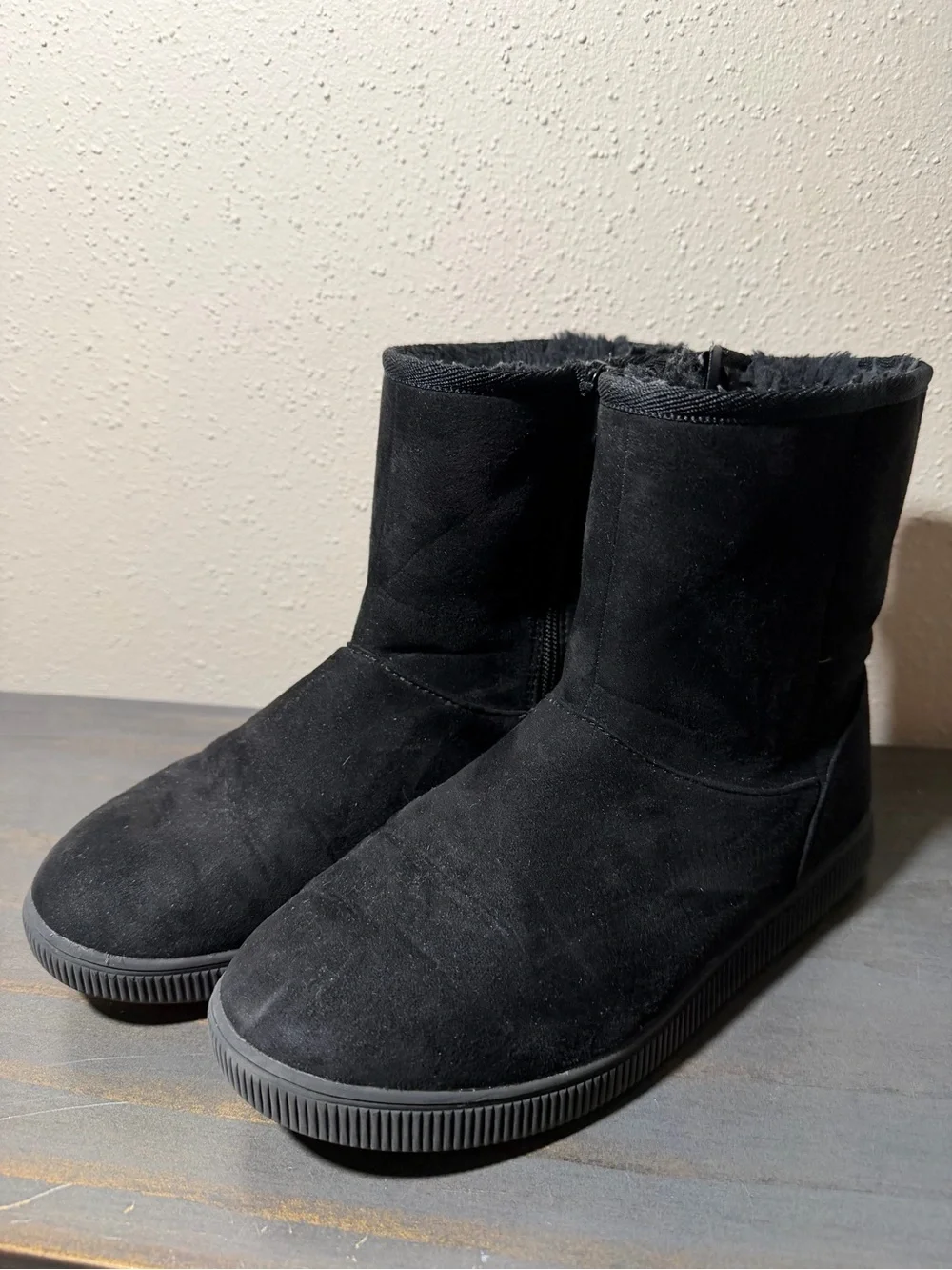 Cat & Jack Kids Black Plush-Lined Winter Boots size 5